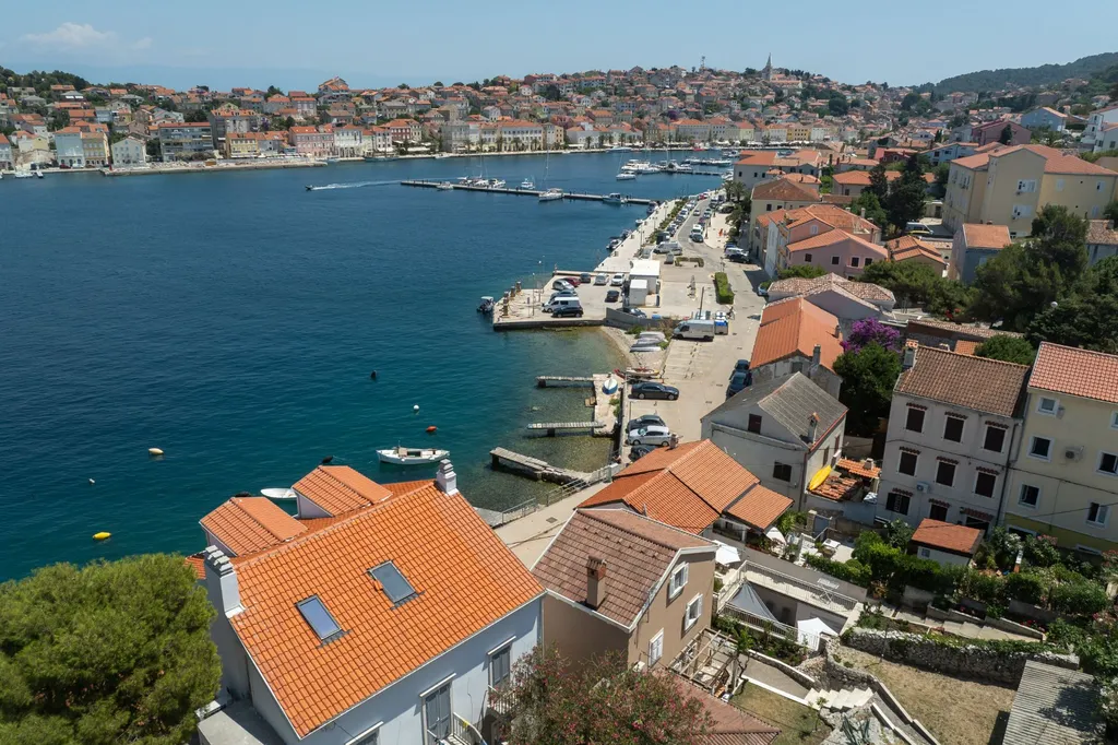 Air-Conditioned Apartment in Mali Lošinj (2–3)