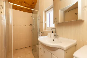One-Bedroom Apartment in Mali Lošinj for Up to 3