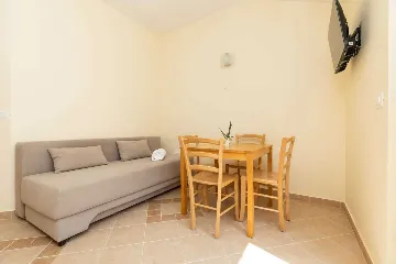 One-Bedroom Apartment in Mali Lošinj for Up to 3