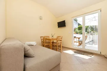 One-Bedroom Apartment in Mali Lošinj for Up to 3