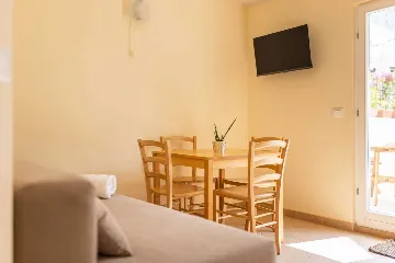 One-Bedroom Apartment in Mali Lošinj for Up to 3