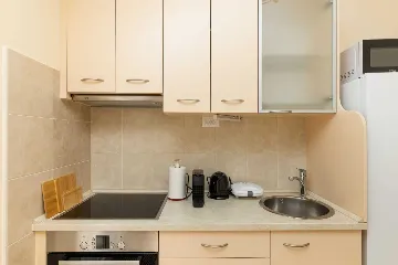 One-Bedroom Apartment in Mali Lošinj for Up to 3