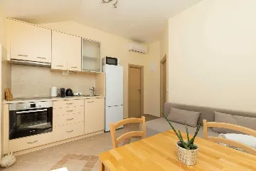 One-Bedroom Apartment in Mali Lošinj for Up to 3
