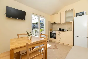 One-Bedroom Apartment in Mali Lošinj for Up to 3