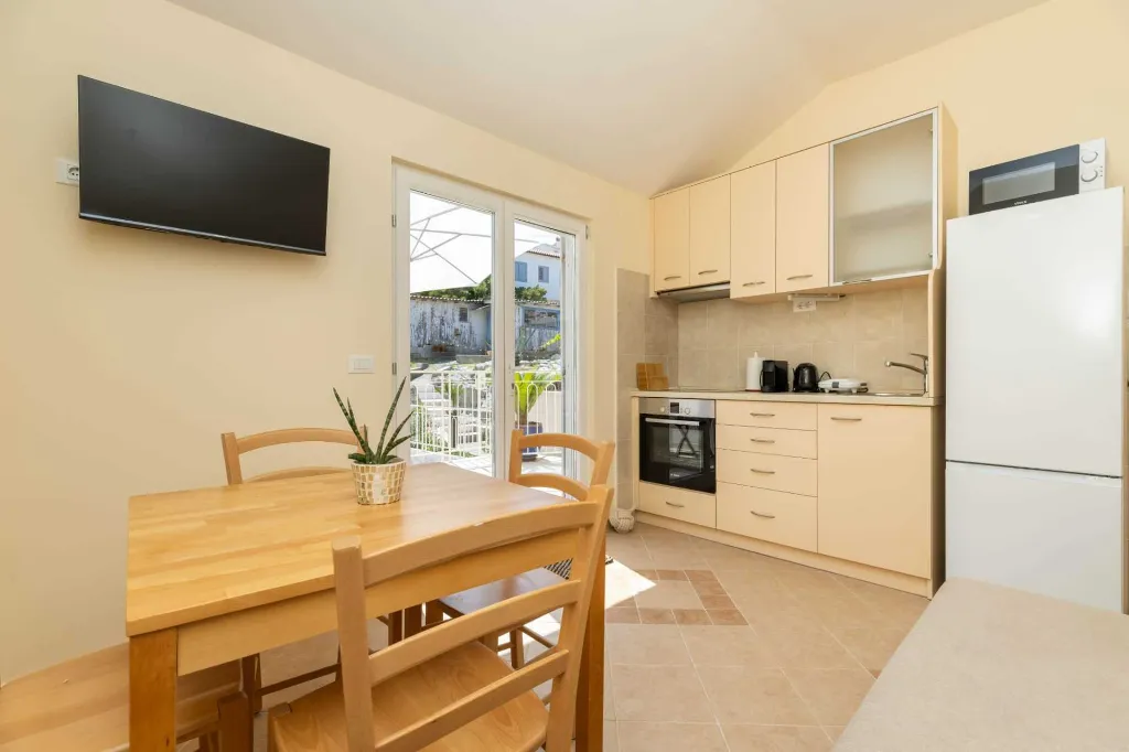 One-Bedroom Apartment in Mali Lošinj for Up to 3