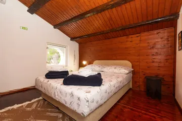 Veli Lošinj Guest House with 3 Bedrooms for 8