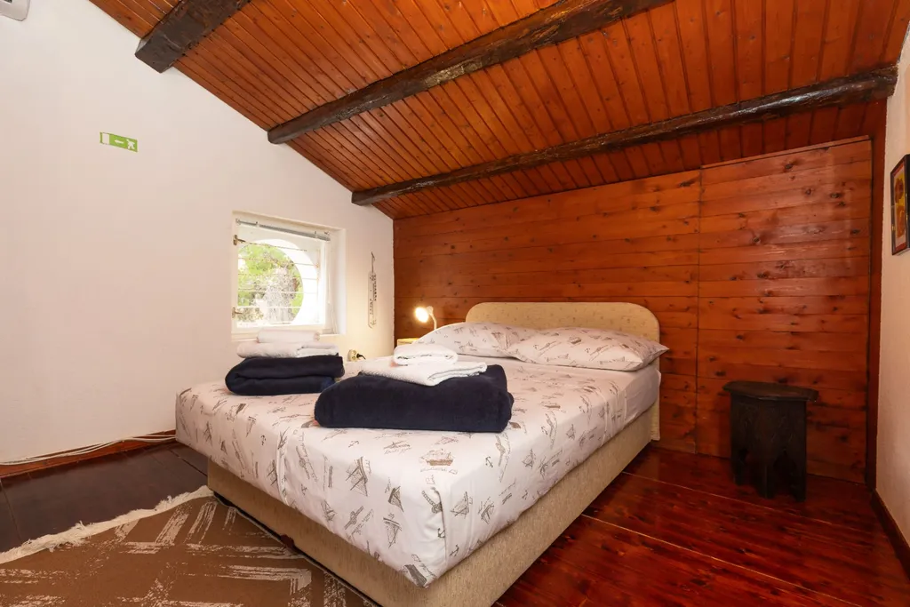Veli Lošinj Guest House with 3 Bedrooms for 8