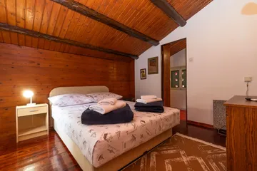 Veli Lošinj Guest House with 3 Bedrooms for 8