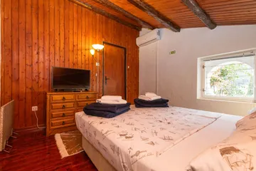 Veli Lošinj Guest House with 3 Bedrooms for 8