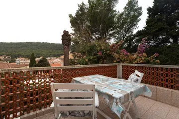 Veli Lošinj Guest House with 3 Bedrooms for 8