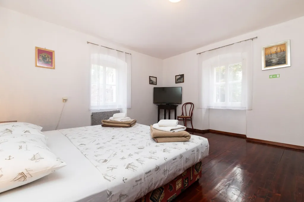 Veli Lošinj Guest House with 3 Bedrooms for 8