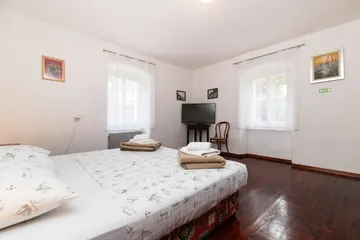 Veli Lošinj Guest House with 3 Bedrooms for 8