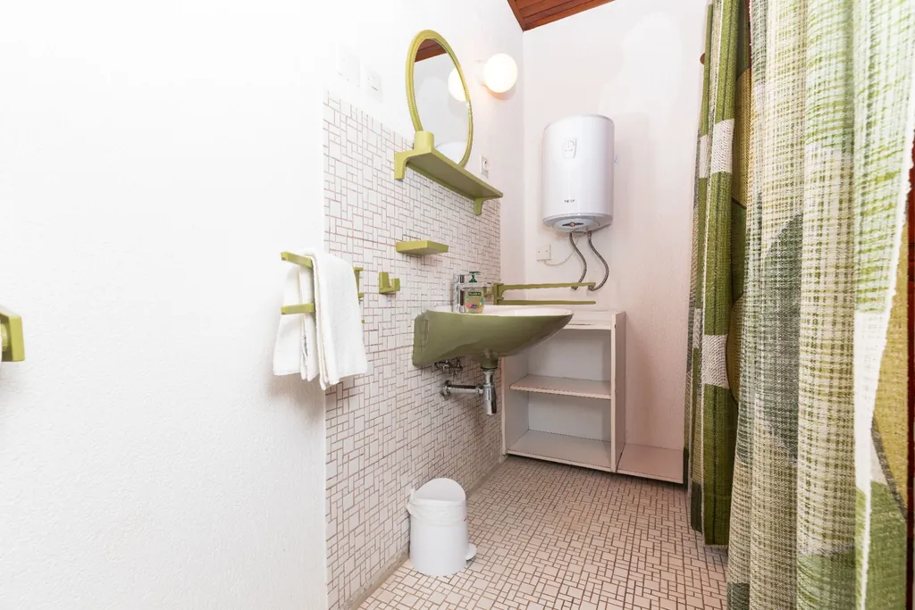 Veli Lošinj Guest House with 3 Bedrooms for 8