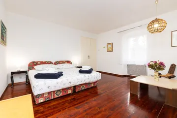 Veli Lošinj Guest House with 3 Bedrooms for 8