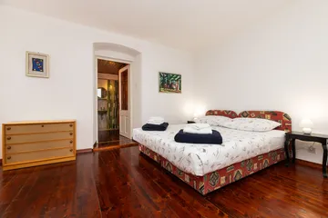 Veli Lošinj Guest House with 3 Bedrooms for 8