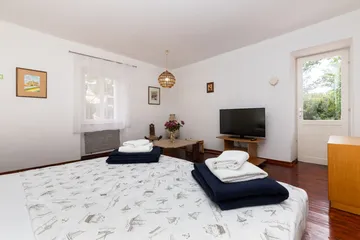 Veli Lošinj Guest House with 3 Bedrooms for 8