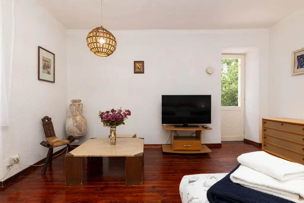 Veli Lošinj Guest House with 3 Bedrooms for 8