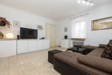 Veli Lošinj Guest House with 3 Bedrooms for 8