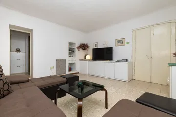 Veli Lošinj Guest House with 3 Bedrooms for 8