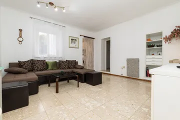 Veli Lošinj Guest House with 3 Bedrooms for 8