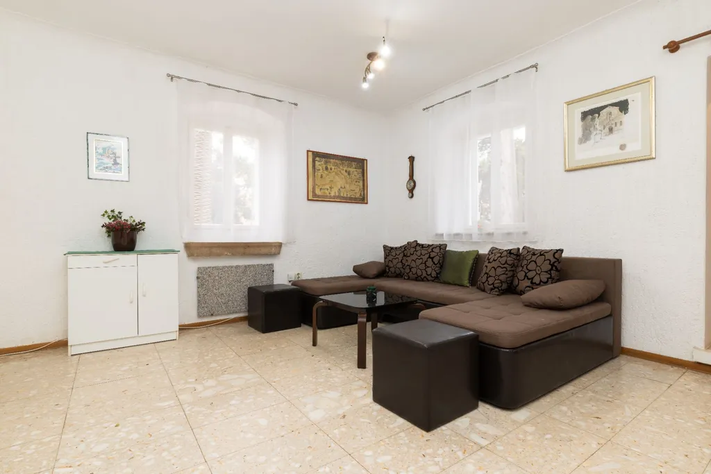 Veli Lošinj Guest House with 3 Bedrooms for 8