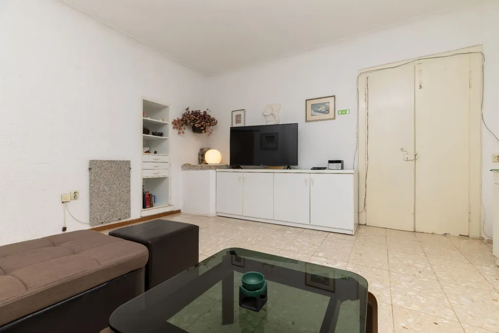 Veli Lošinj Guest House with 3 Bedrooms for 8