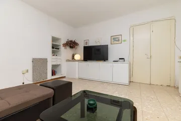 Veli Lošinj Guest House with 3 Bedrooms for 8