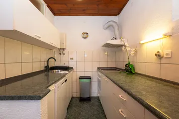 Veli Lošinj Guest House with 3 Bedrooms for 8