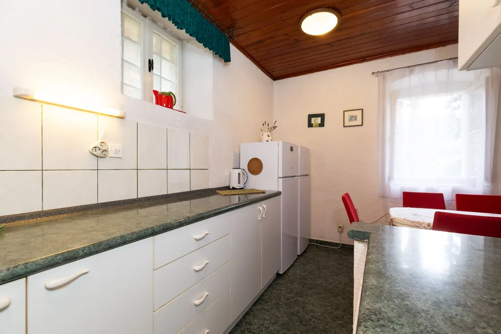 Veli Lošinj Guest House with 3 Bedrooms for 8