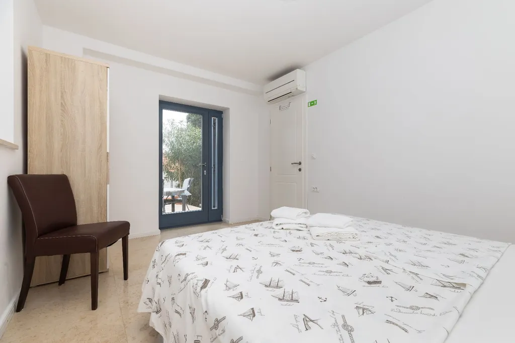 2-Bedroom Apartment in Veli Lošinj for 4 Guests
