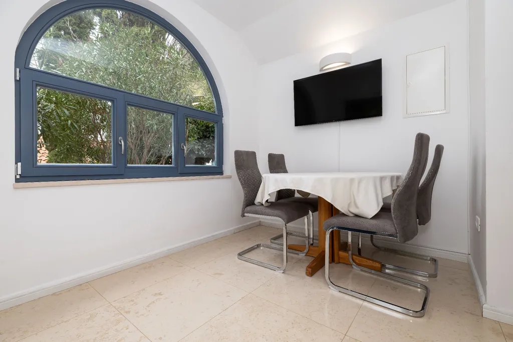 2-Bedroom Apartment in Veli Lošinj for 4 Guests