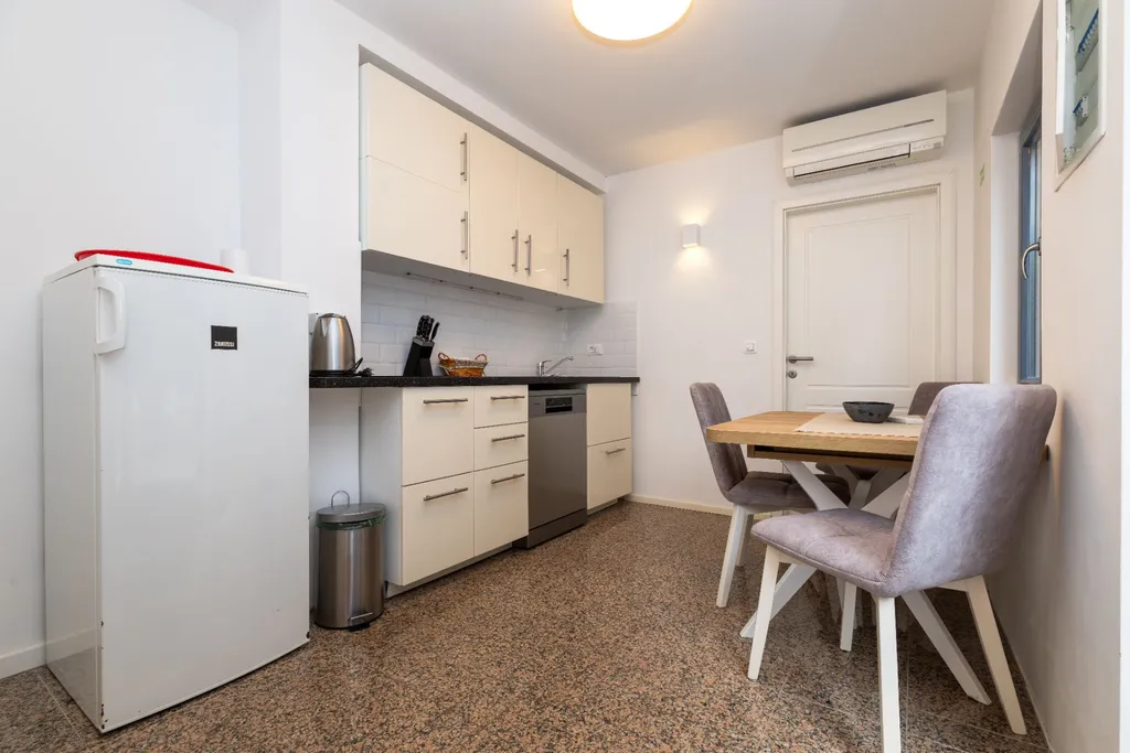 Veli Lošinj Apartment for 3 Guests