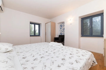 2-Bedroom Apartment in Veli Lošinj for 4 Guests