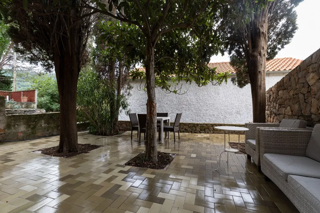 2-Bedroom Apartment in Veli Lošinj for 4 Guests