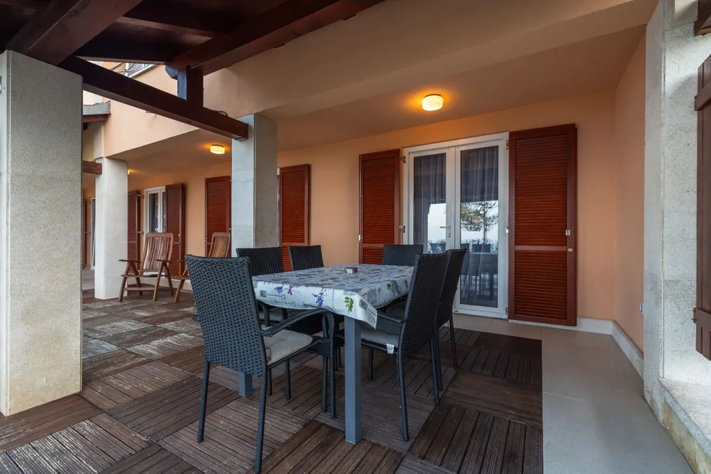 2-Bedroom Apartment in Veli Lošinj for up to 6