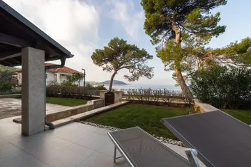 2-Bedroom Apartment in Veli Lošinj for up to 6