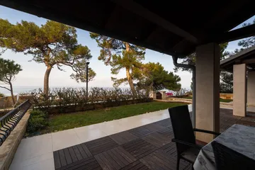 2-Bedroom Apartment in Veli Lošinj for up to 6