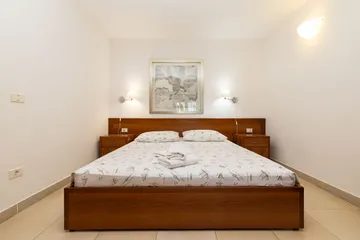 1-Bedroom Apartment in Veli Lošinj (Up to 4)