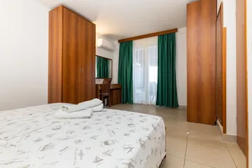 1-Bedroom Apartment in Veli Lošinj (Up to 4)