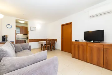 1-Bedroom Apartment in Veli Lošinj (Up to 4)