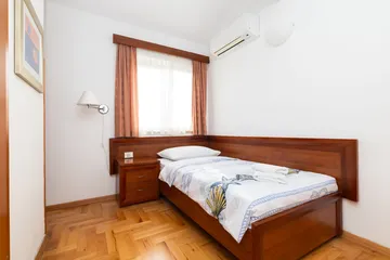 2-Bedroom Apartment in Veli Lošinj for Up to 4