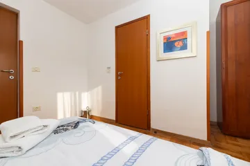2-Bedroom Apartment in Veli Lošinj for Up to 4