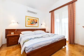 2-Bedroom Apartment in Veli Lošinj for Up to 4