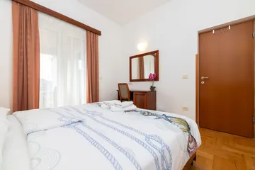 2-Bedroom Apartment in Veli Lošinj for Up to 4