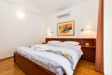 2-Bedroom Apartment in Veli Lošinj for Up to 4