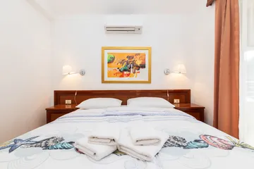 2-Bedroom Apartment in Veli Lošinj for Up to 4