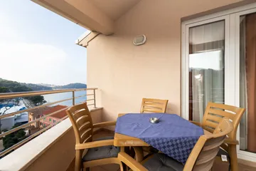 2-Bedroom Apartment in Veli Lošinj for Up to 4