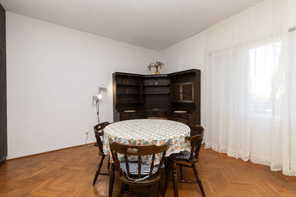 2-Bedroom Apartment in Veli Lošinj for 5 Guests