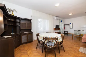 2-Bedroom Apartment in Veli Lošinj for 5 Guests