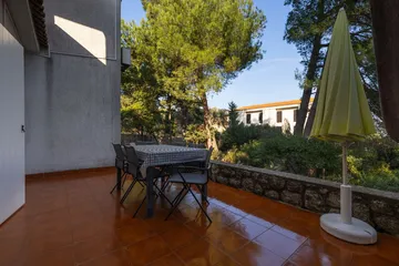 2-Bedroom Apartment in Veli Lošinj for 5 Guests